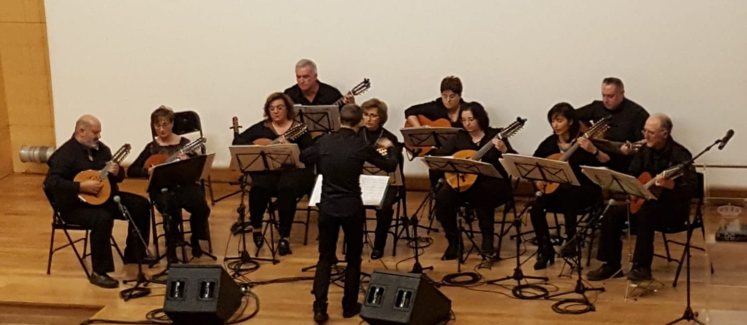 Orquesta de Pulso y Púa "Aires de Ortiga"